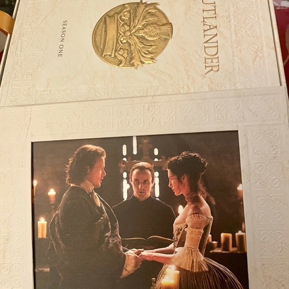 Outlander dvd gift set nwot - Picture 5 of 6